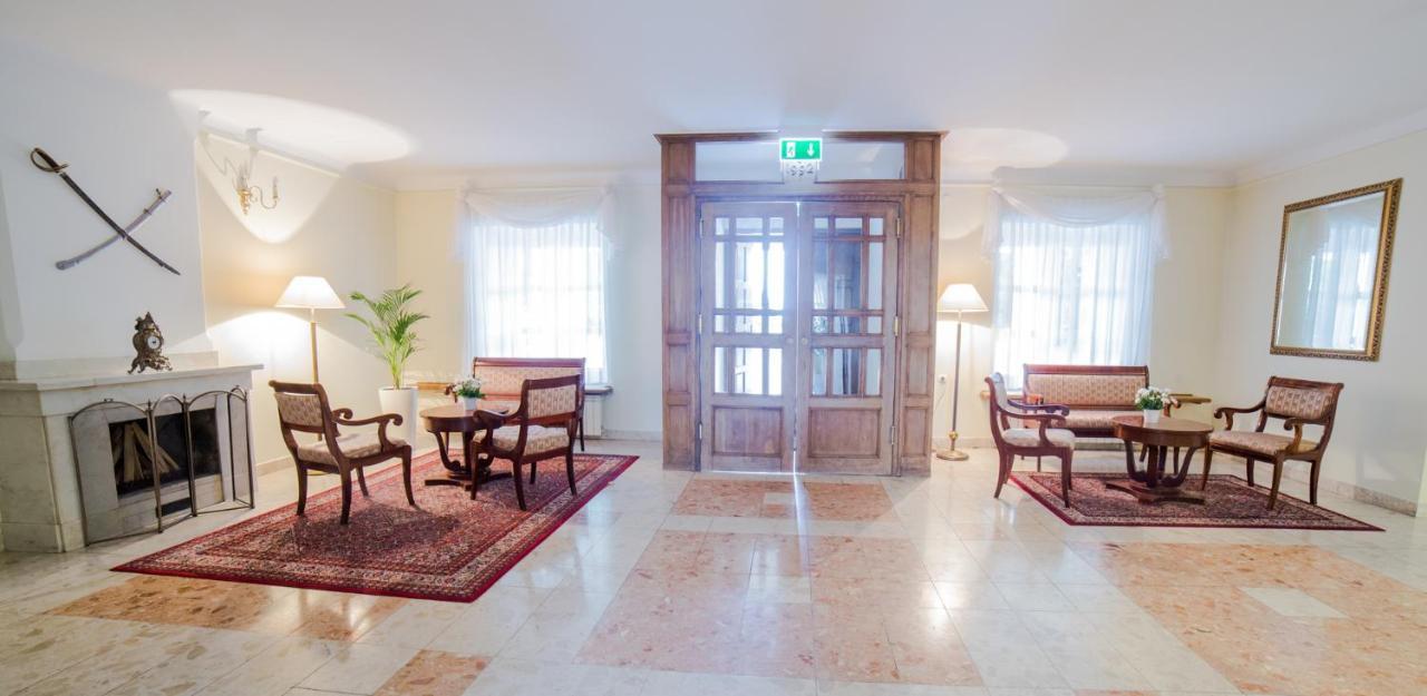 Palac Pod Kampinosem - Blisko Warszawy Leszno  Exteriér fotografie
