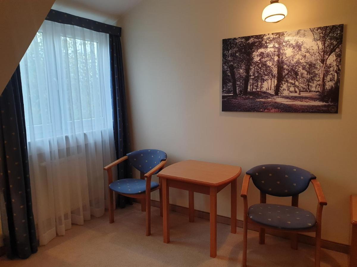 Palac Pod Kampinosem - Blisko Warszawy Leszno  Exteriér fotografie