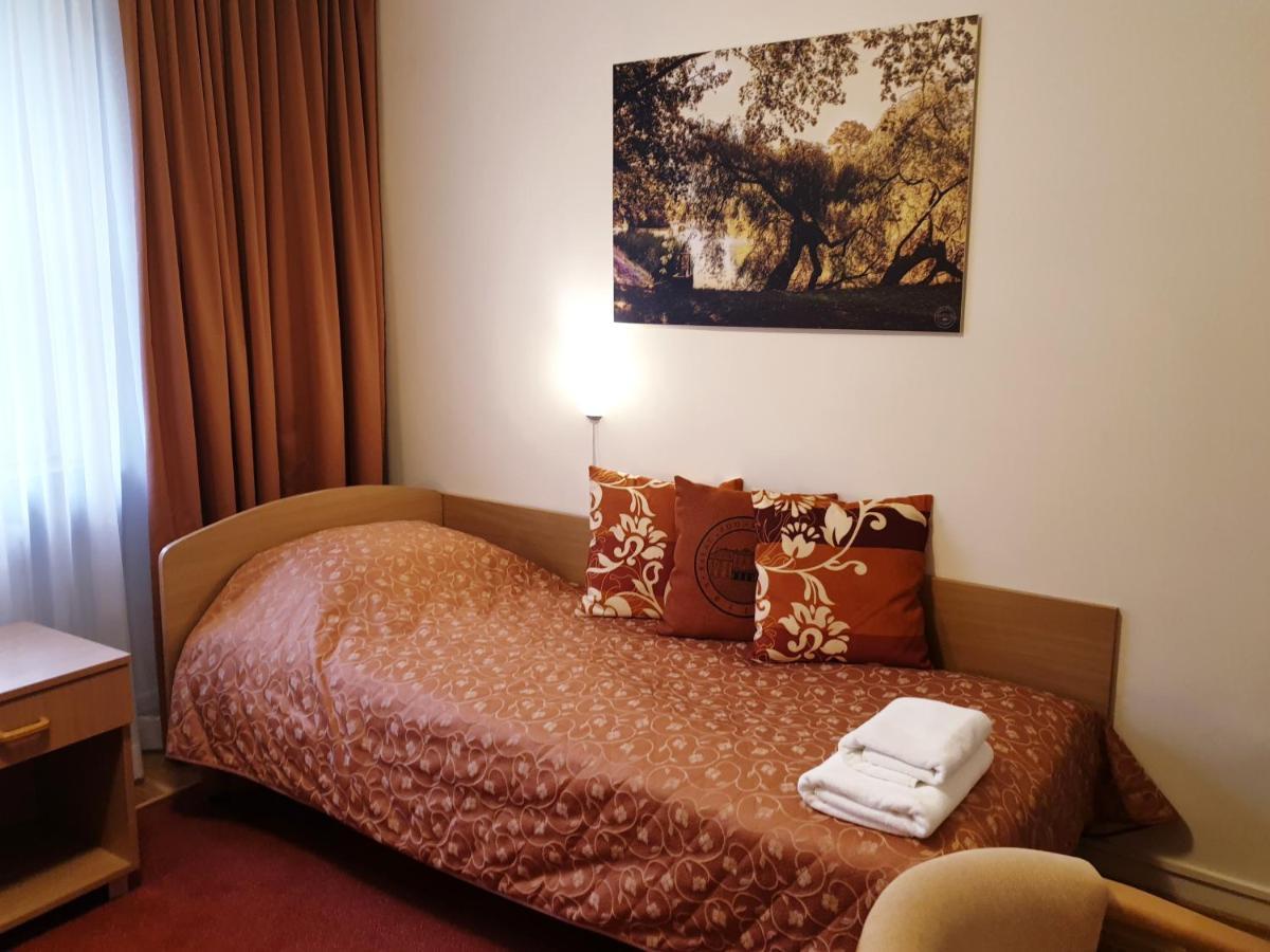 Palac Pod Kampinosem - Blisko Warszawy Leszno  Exteriér fotografie