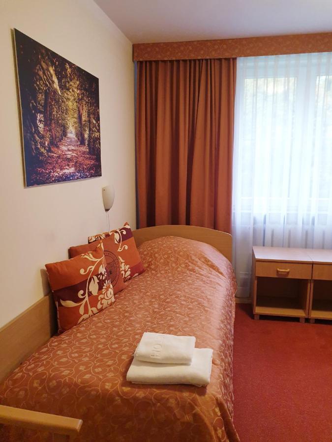 Palac Pod Kampinosem - Blisko Warszawy Leszno  Exteriér fotografie