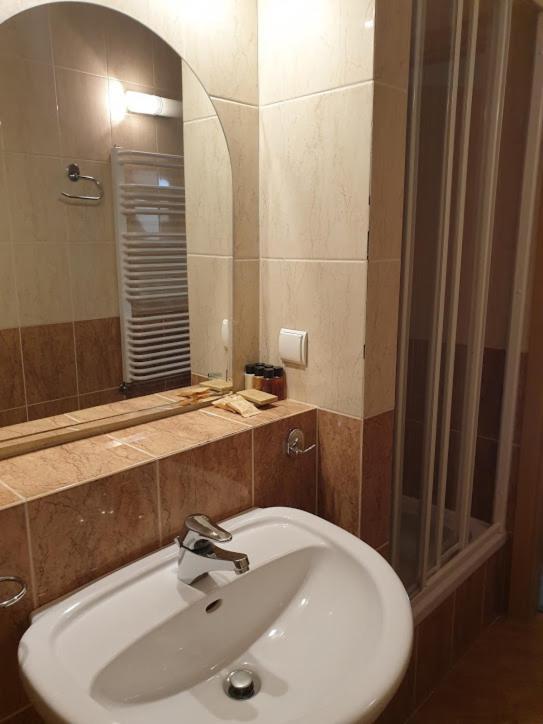 Palac Pod Kampinosem - Blisko Warszawy Leszno  Exteriér fotografie